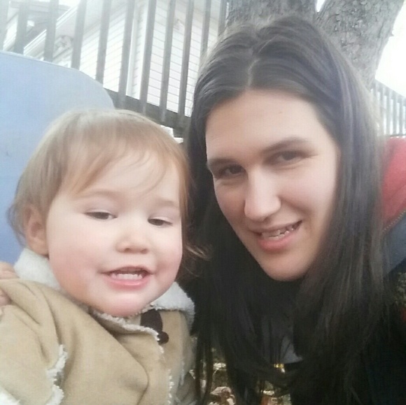 Meet your Posher, Jessica - Picture 1 of 2